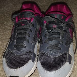 Nike Women's Charcoal and Fuchsia Sneakers